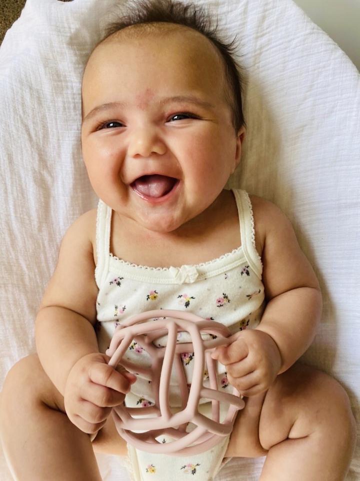 petite eats silicone teething ball in dusty lilac